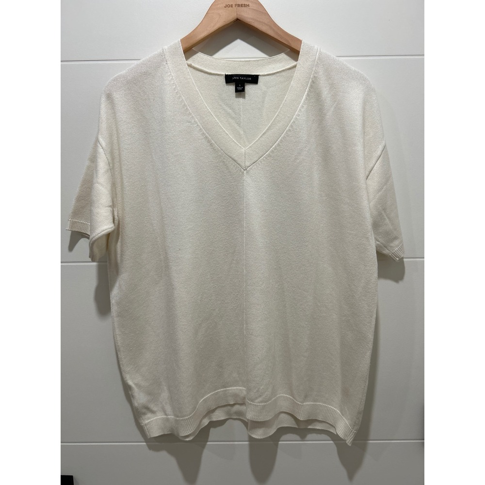 Ann Taylor Ivory White Silk Blend V-Neck Short Sleeve Knit Sweater Top Small